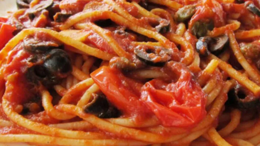 Spaghetti alla Luciana, chef Cannavacciuolo li fa così