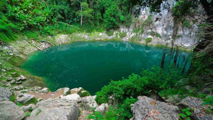 “Acqua cà nun cammin fa pantano e fète”, cosa significa a Napoli