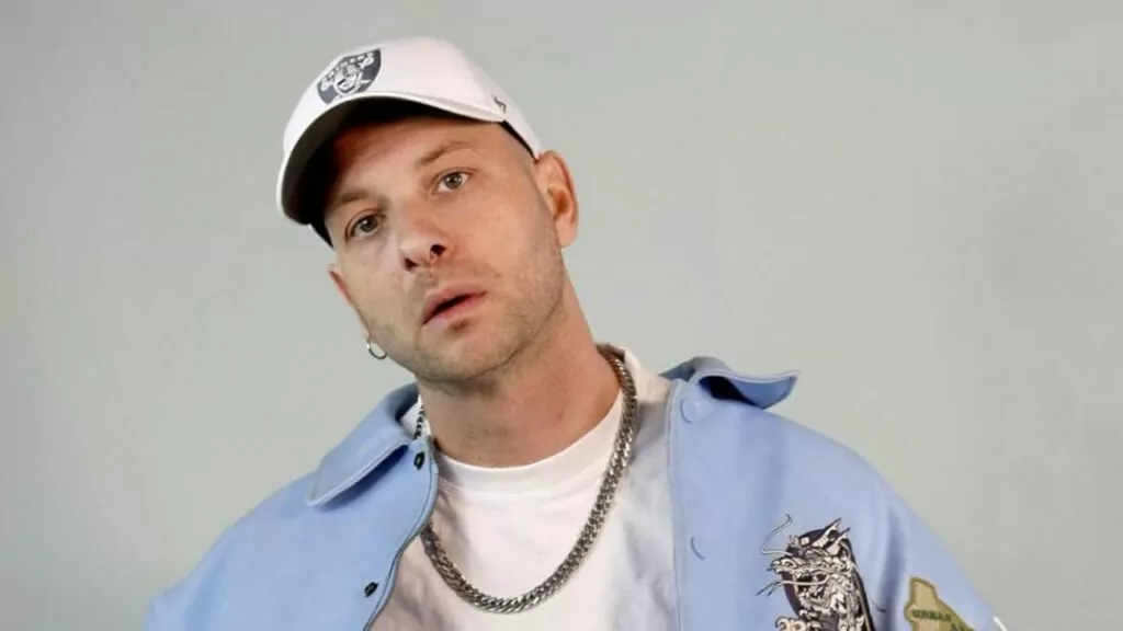 Clementino protagonista di uno spot girato alla Reggia di Caserta