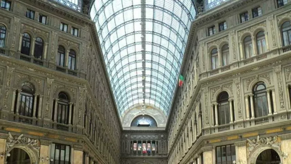 Chiusure galleria Umberto Napoli