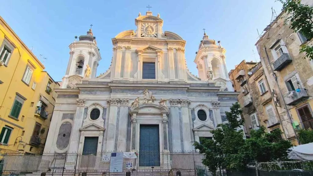 Napoli, piazza dei Girolamini