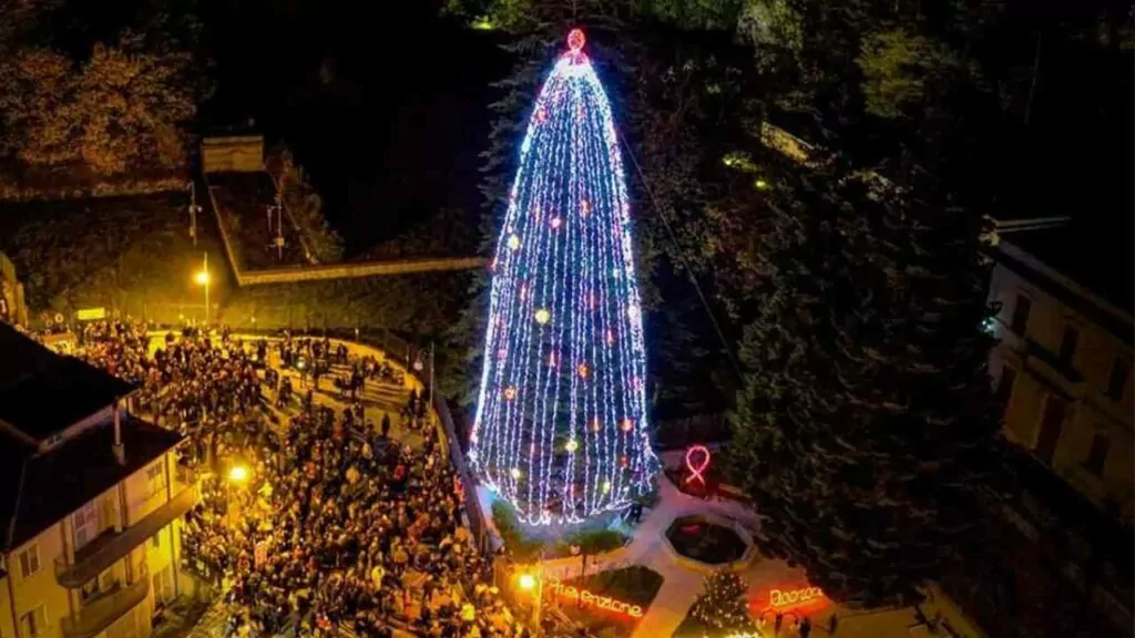 In Campania si trova l'albero di Natale più alto d'Europa