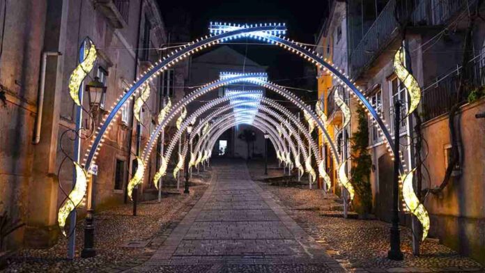 Non solo a Salerno, luci d'artista anche in questo borgo medievale