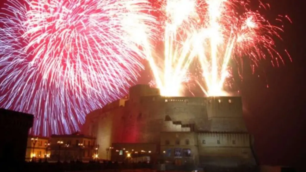 Capodanno, perché i napoletani fanno questa cosa a mezzanotte