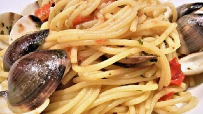 Cenone Vigilia, perché a Napoli si mangiano gli spaghetti con le vongole