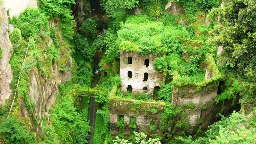 Vallone dei Mulini di Sorrento: un luogo che incanta i turisti di tutto il mondo