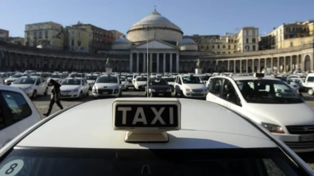 Napoli, più taxi di mattina e di notte in città fino alla Befana